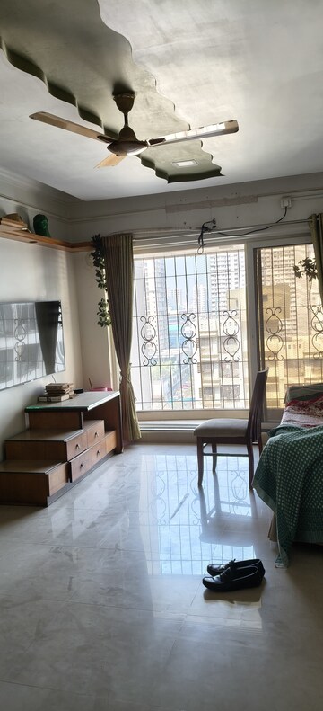 Room in 3 BHK Apartment at Anmol Tower, Goregaon West – for Sale