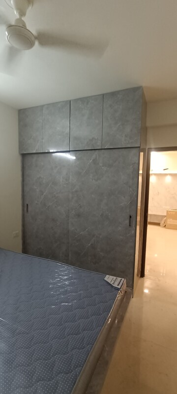 Room in 3 BHK Apartment at Mansarovar – for Rent