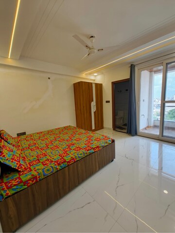 Bedroom in 4 BHK Apartment at Mansarovar – for Rent