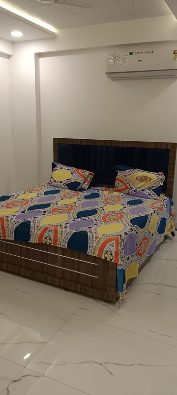 Bedroom in 4 BHK Apartment at Mansarovar – for Rent