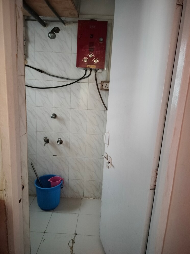 Bathroom, laxmi-nagar-society 2 Bedroom 870 Sq.Ft. Apartment In Dhanori Pune 9508439