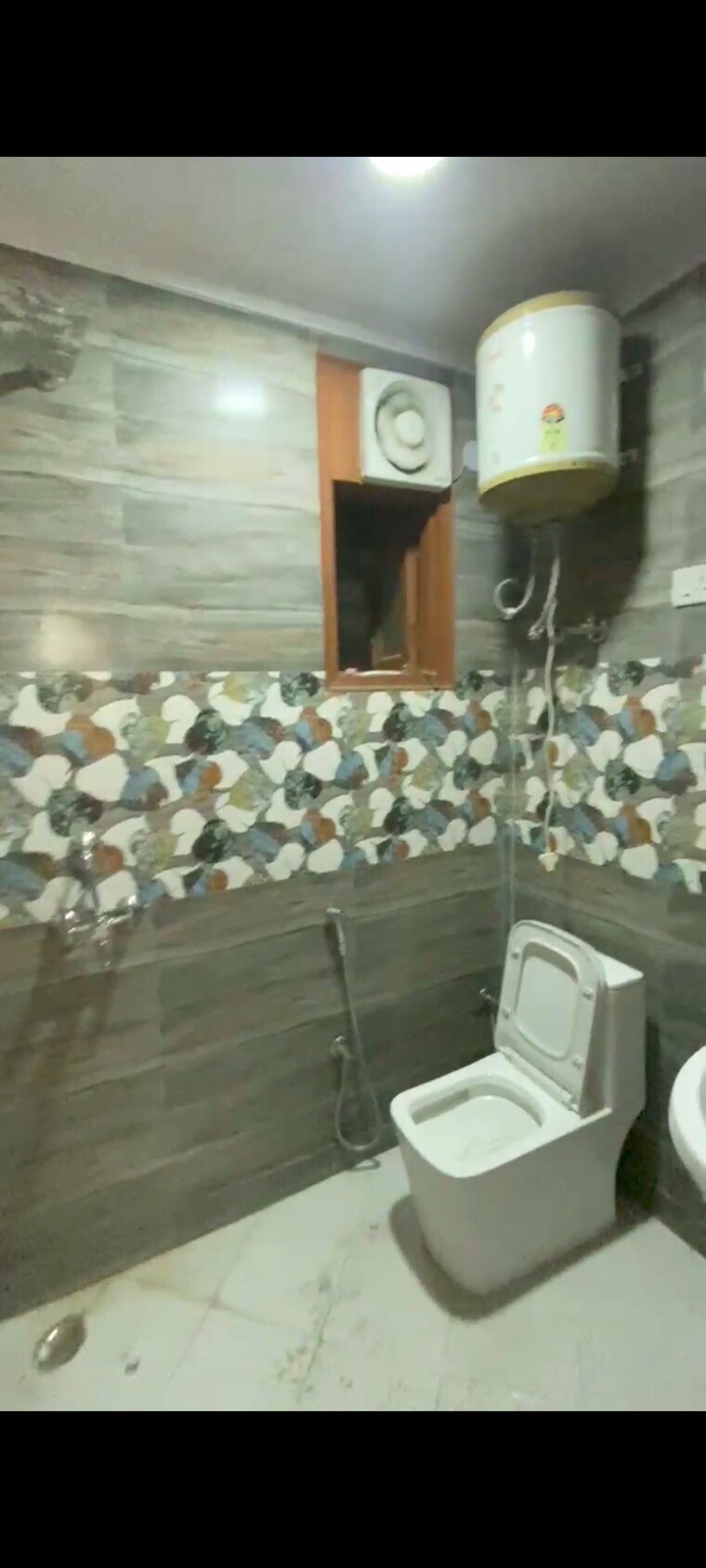 Bathroom, chattarpur 2 Bedroom 850 Sq.Ft. Builder Floor In Chattarpur Delhi 9508444
