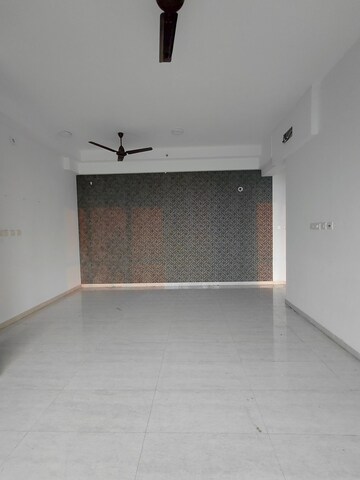 Room in 2 BHK Apartment at Sheth Auris Serenity Tower 1, Malad West – for Rent