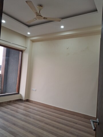 Furnished Amenities in 2.5 BHK Builder Floor at Sector 28 – for Rent