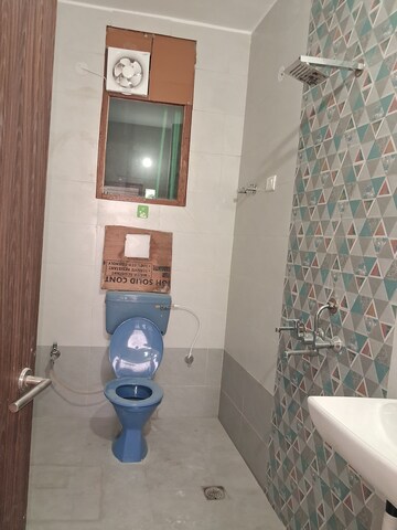 Bathroom in 2.5 BHK Builder Floor at Sector 28 – for Rent