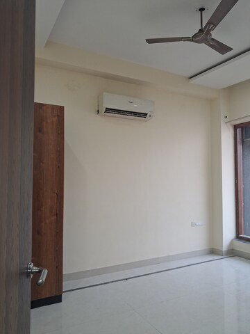 Furnished Amenities in 2.5 BHK Builder Floor at Sector 28 – for Rent