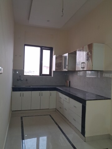 Kitchen in 2.5 BHK Builder Floor at Sector 28 – for Rent