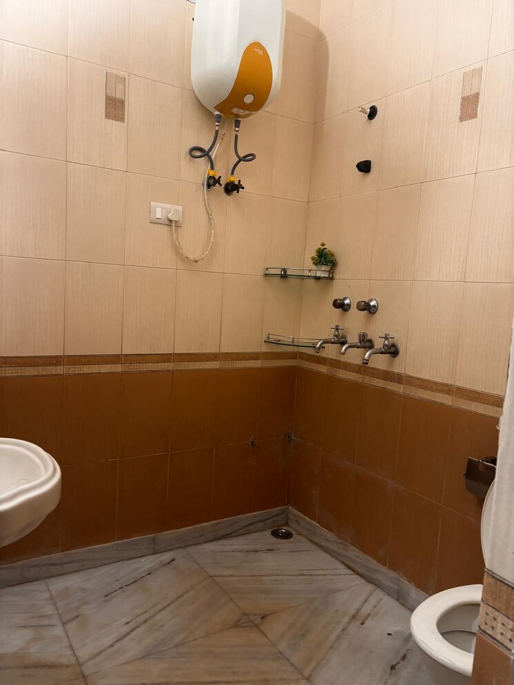 Bathroom, sector 16 3 Bedroom 2550 Sq.Ft. Independent House In Sector 16 Faridabad 9508453