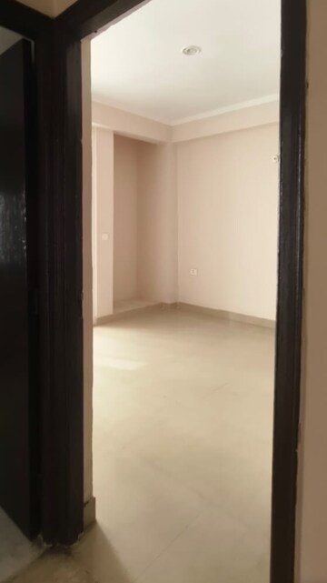 Room in 3 BHK Apartment at Amrapali Golf Homes, Sector 4 Greater Noida – for Sale