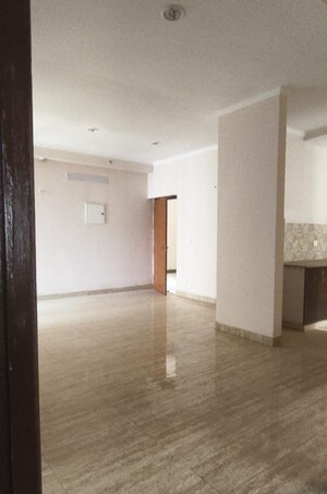 Room in 3 BHK Apartment at Amrapali Golf Homes, Sector 4 Greater Noida – for Sale