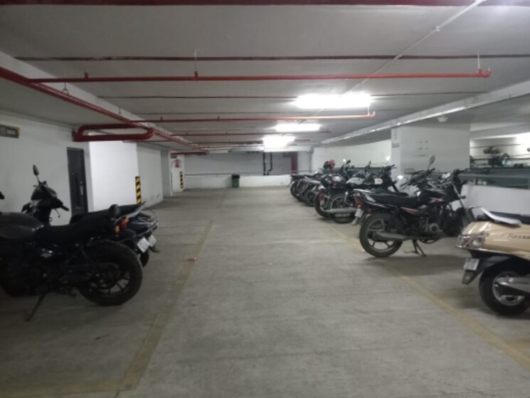  Parking, university road Commercial Office Space 850 Sq.Ft. In University Road Pune 9508512