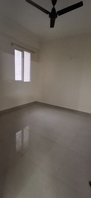 Furnished Amenities in 3 BHK Apartment at Amrapali Crystal Homes, Sector 76 – for Rent