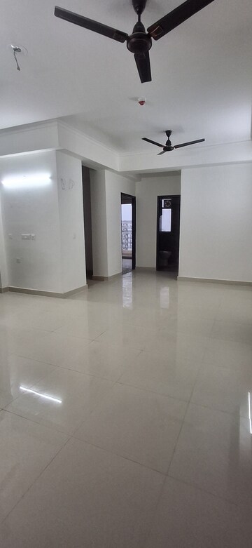 Furnished Amenities in 3 BHK Apartment at Amrapali Crystal Homes, Sector 76 – for Rent