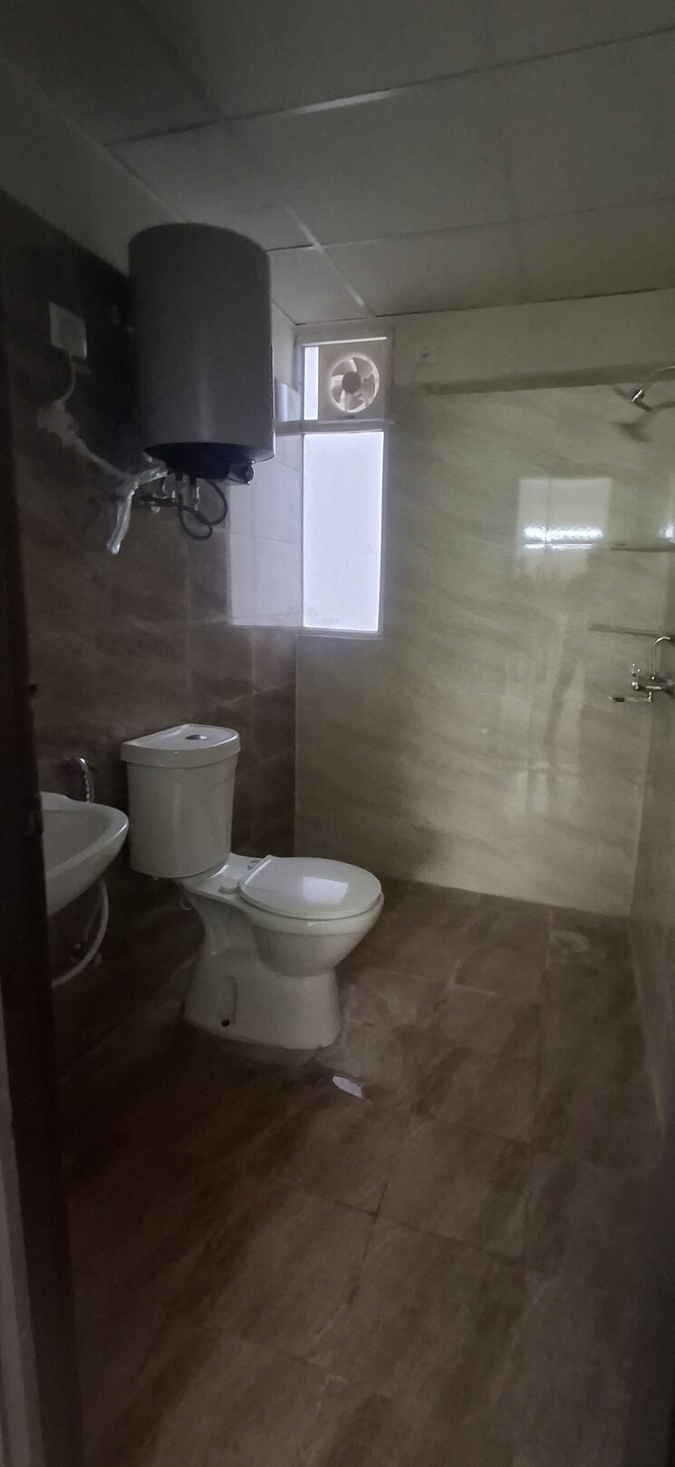Bathroom, amrapali-crystal-homes 3 Bedroom 1375 Sq.Ft. Apartment In Sector 76 Noida 9508521