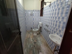Bathroom in 1.5 BHK Builder Floor at Mayur Vihar – for Rent