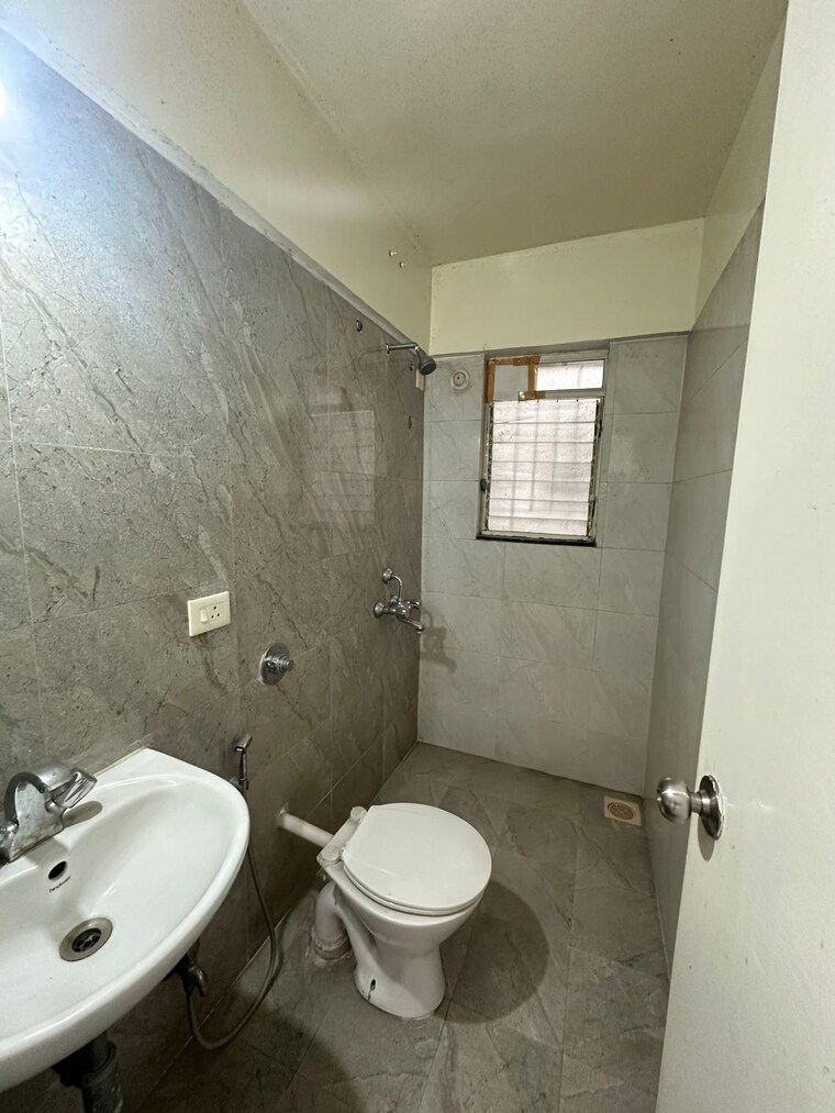 Bathroom, manisha-apartment-law-college-road 2 Bedroom 1000 Sq.Ft. Apartment In Law College Road Pune 9508544