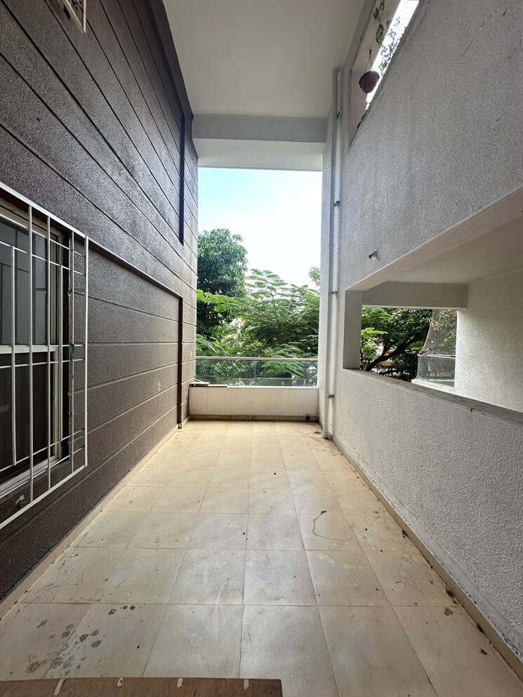 Balcony, manisha-apartment-law-college-road 2 Bedroom 1000 Sq.Ft. Apartment In Law College Road Pune 9508544