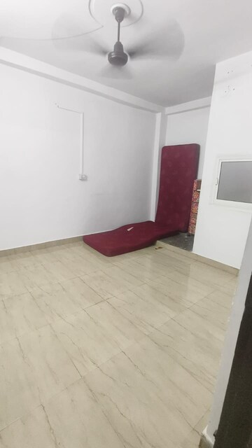 Room in 2 BHK Builder Floor at Mayur Vihar – for Rent