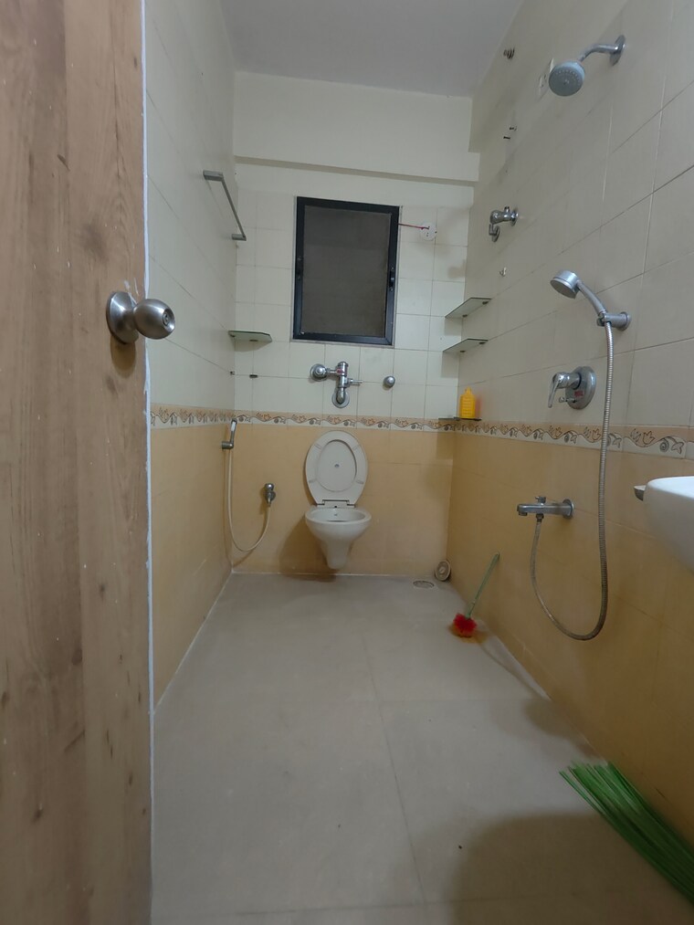 Bathroom, raunak-laxmi-narayan-residency 2 Bedroom 770 Sq.Ft. Apartment In Pokhran Road No Two Thane 9508559