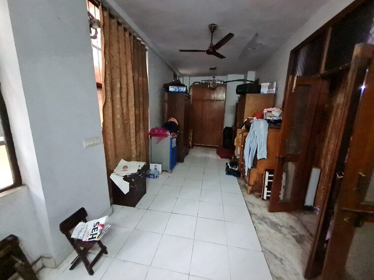  Parking, sector 22 3 Bedroom 162 Sq.Mt. Independent House In Sector 22 Noida 9508562