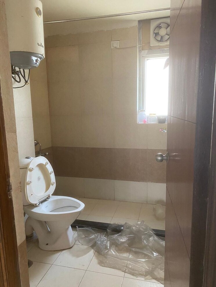 Bathroom, orchid-petals 3 Bedroom 2061 Sq.Ft. Apartment In Sector 49 Gurgaon 9508587