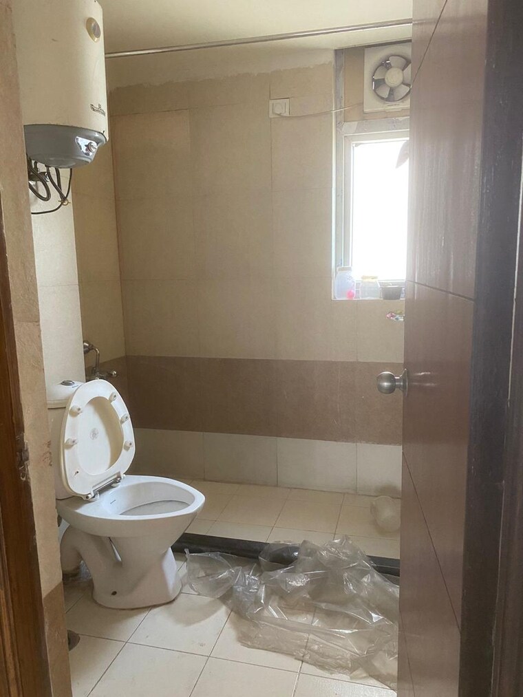 Bathroom, orchid-petals 3 Bedroom 2061 Sq.Ft. Apartment In Sector 49 Gurgaon 9508587
