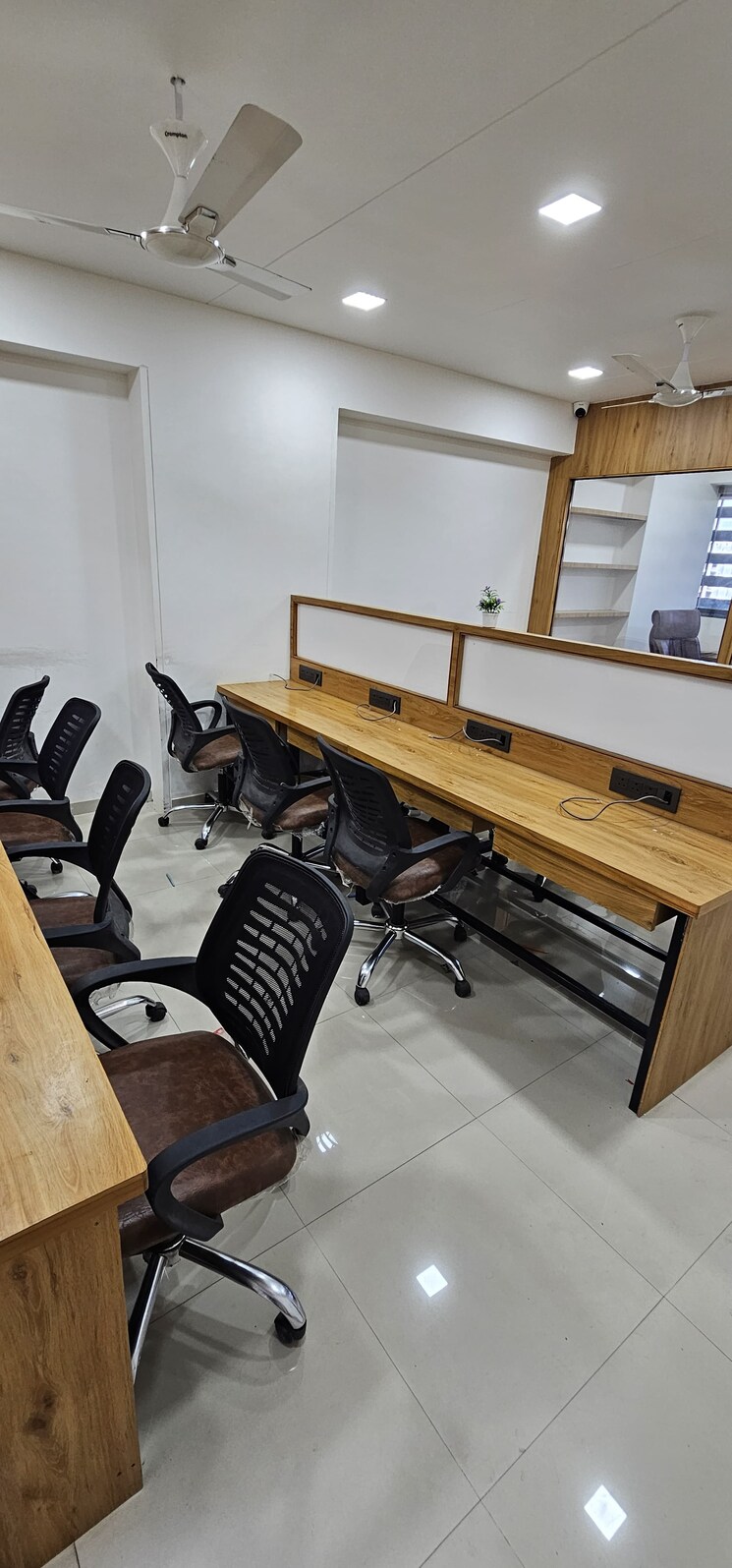 Team Area, dev-atelier Commercial Office Space 735 Sq.Ft. In Prahlad Nagar Ahmedabad 9508594