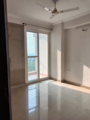 Furnished Amenities in 3 BHK Apartment at Amrapali Riverview, Amrapali Leisure Valley – for Rent