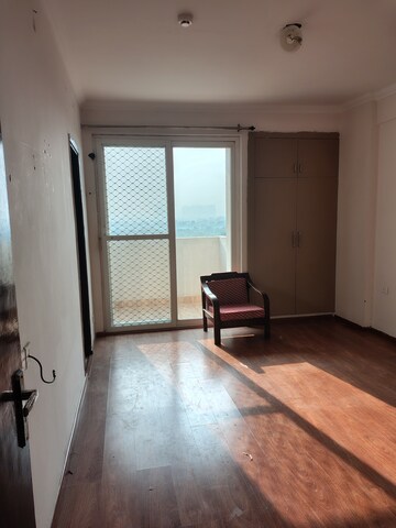 3 BHK Apartment For Rent in Amrapali Riverview, Amrapali Leisure Valley