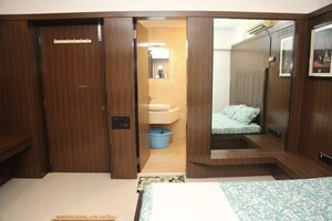 Room in 3 BHK Apartment at Dheeraj Gaurav Heights, Jogeshwari West – for Rent