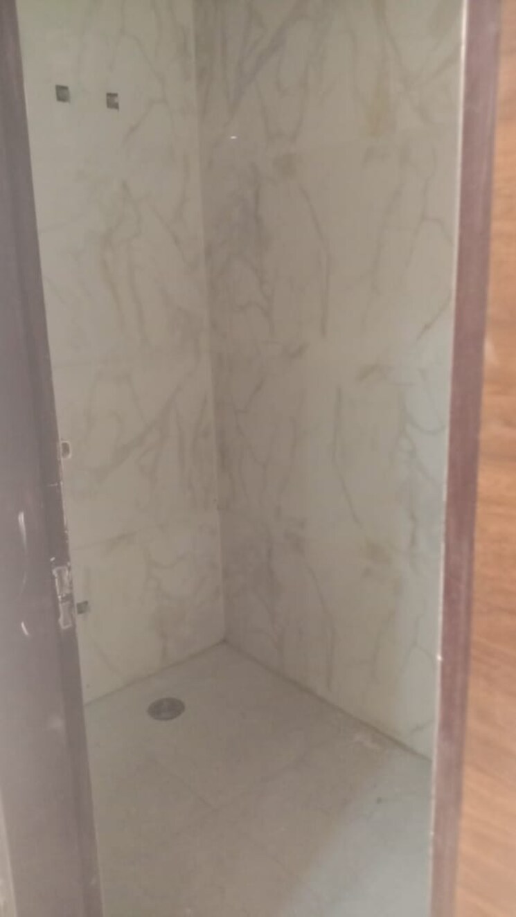 Bathroom, chiranjiv vihar 5 Bedroom 125 Sq.Yd. Independent House In Chiranjiv Vihar Ghaziabad 9508638