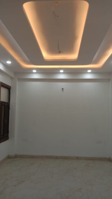 Room in 5 BHK Independent House at Chiranjiv Vihar – for Sale
