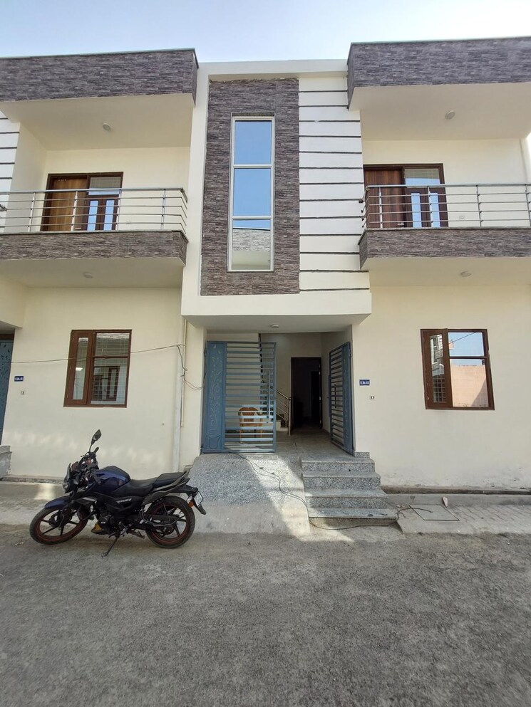  Parking, ansal city 3 Bedroom 112 Sq.Yd. Villa In Ansal City Meerut 9508708
