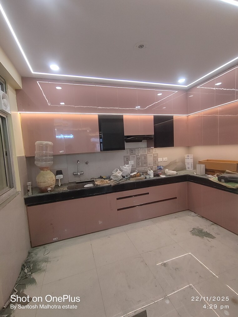Kitchen, sector 19 dwarka 3 Bedroom 150 Sq.Yd. Builder Floor In Sector 19 Dwarka Delhi 9508748