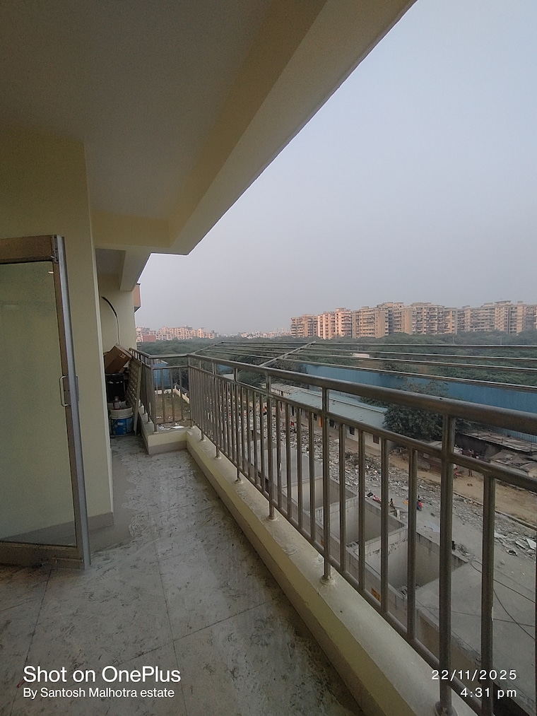 Balcony, sector 19 dwarka 3 Bedroom 150 Sq.Yd. Builder Floor In Sector 19 Dwarka Delhi 9508748