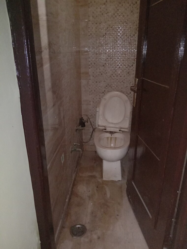 Attached Bathroom, vidhayak-colony 1 Bedroom 600 Sq.Ft. Builder Floor In Nyay Khand I Ghaziabad 9508743