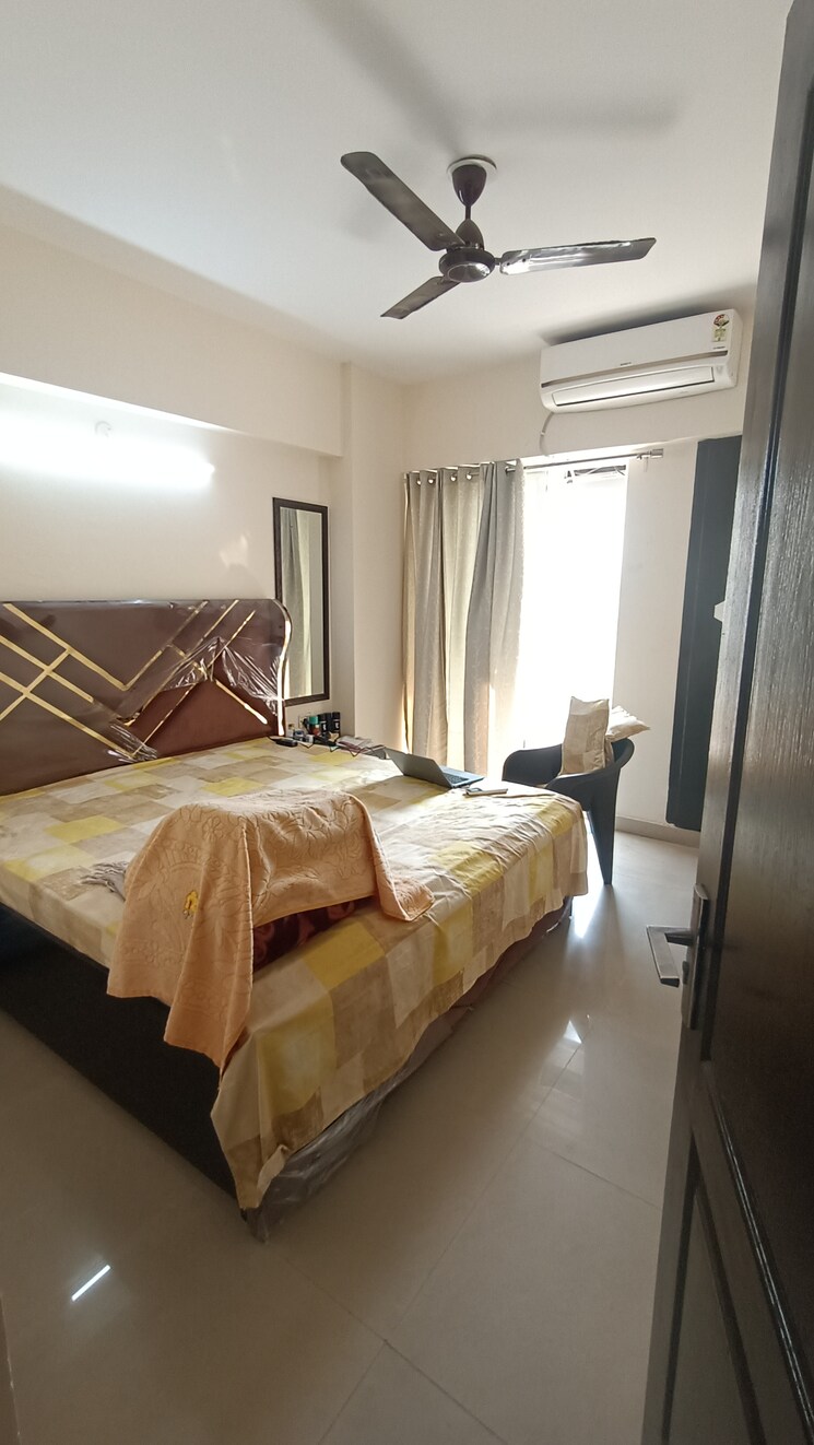 Bedroom, sethi-max-royal 1 RK 500 Sq.Ft. Apartment In Sector 76 Noida 9508753
