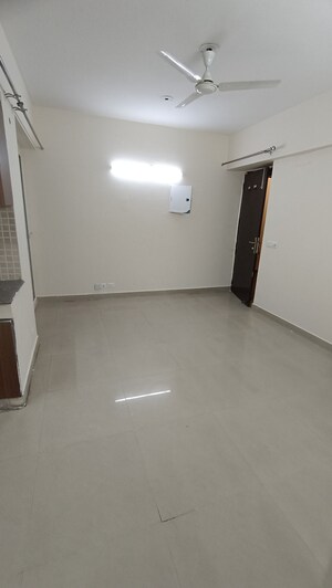 Room in 2 BHK Apartment at Sethi Max Royal, Sector 76 – for Rent