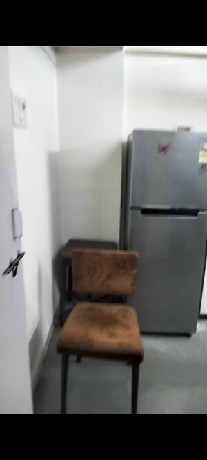 Furnished Amenities in 2 BHK Apartment at Andheri East – for Rent