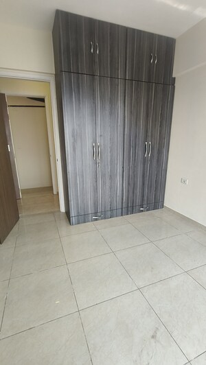 Room in 3 BHK Apartment at LnT Crescent Bay T5, Parel – for Rent