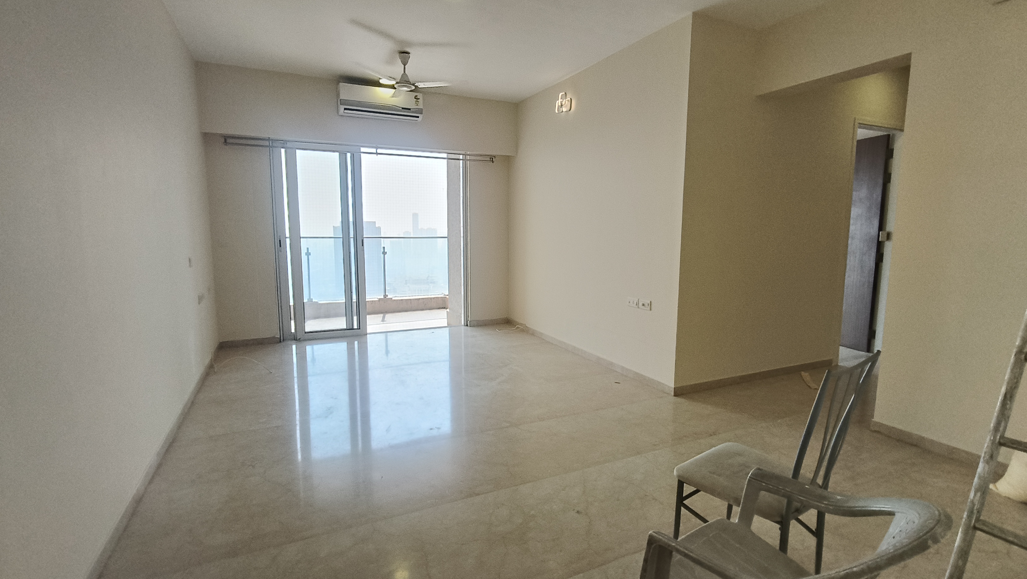 3 BHK 1425 Sq.Ft. Apartment in LnT Crescent Bay T5