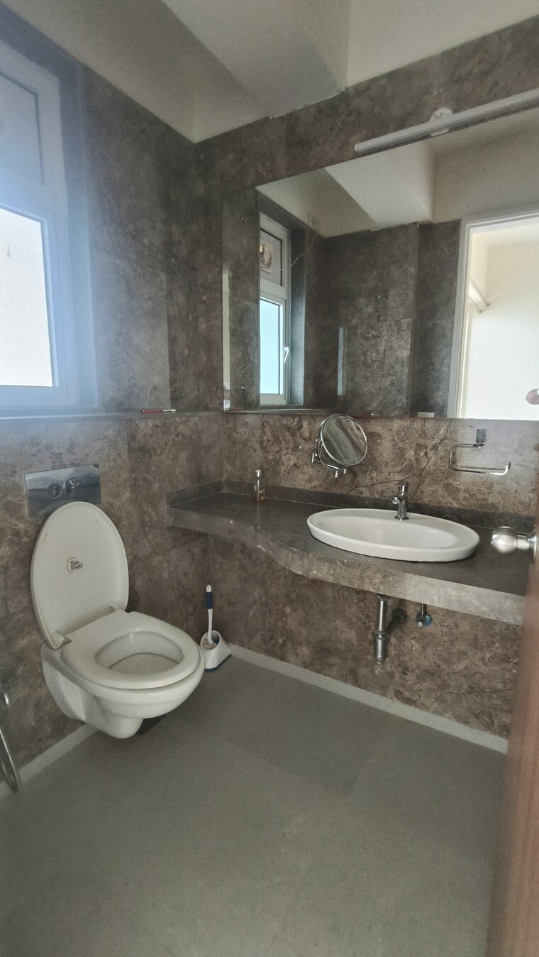 Attached Bathroom, lnt-crescent-bay-t5 3 Bedroom 1425 Sq.Ft. Apartment In Parel Mumbai 9508821