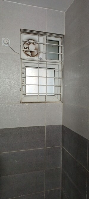 Room in 5 BHK Apartment at Metro Jazz, Baner – for Rent