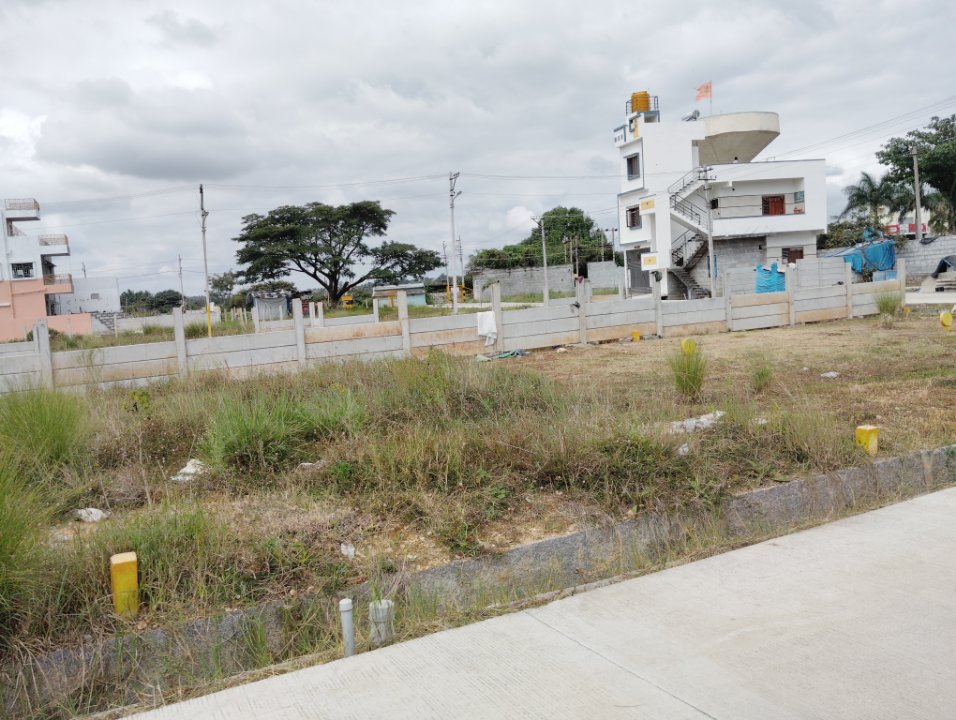 Plot For Sale in Kadabagere