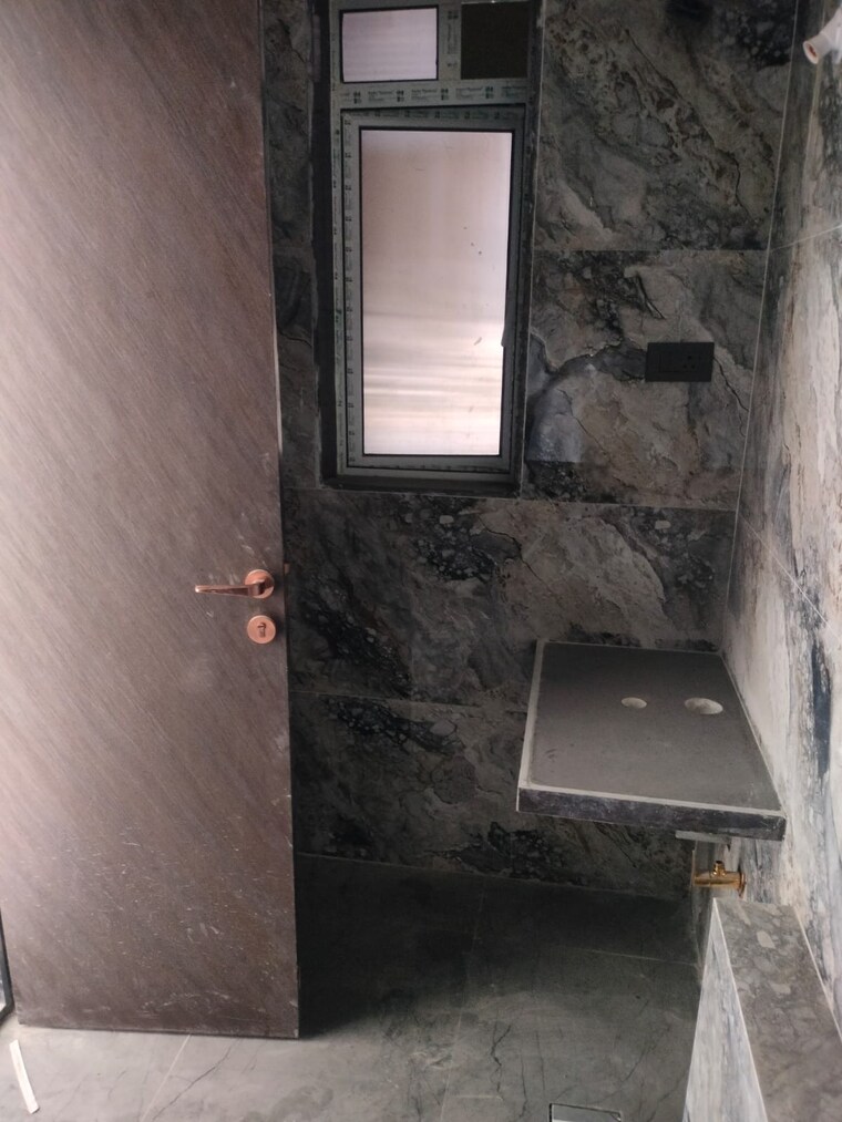 Bathroom, om-grand-pallazo 3 Bedroom 2200 Sq.Ft. Apartment In Prabhadevi Mumbai 9508841