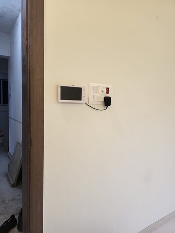 Furnished Amenities in 2 BHK Apartment at Kalpataru Paramount, Kapur Bawdi – for Rent