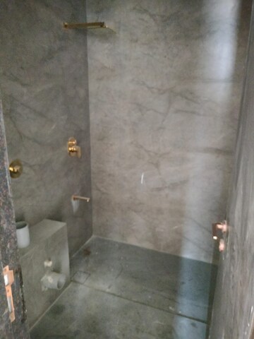 Bathroom in 6+ BHK Apartment at Om Grand Pallazo, Prabhadevi – for Sale