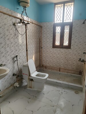 Bathroom in 1 RK Villa at RWA Apartments Sector 26, Sector 26 – for Rent