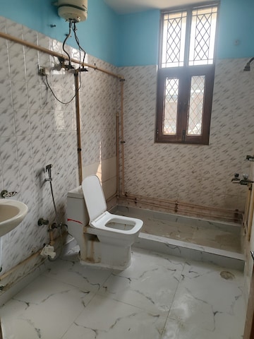 Bathroom in 1 RK Villa at RWA Apartments Sector 26, Sector 26 – for Rent
