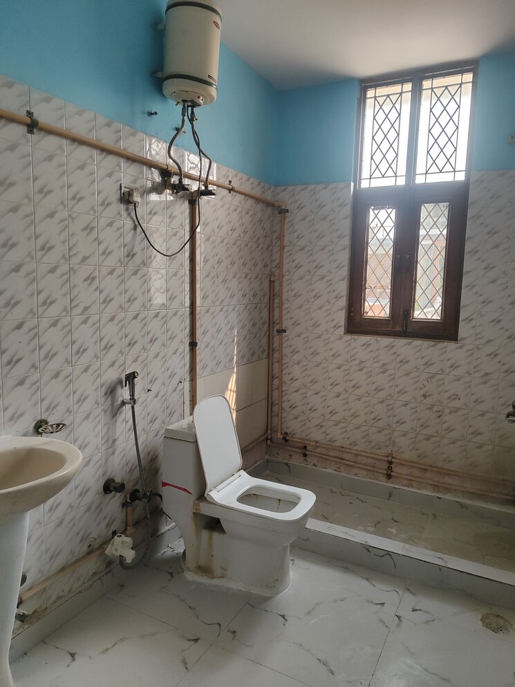 Bathroom, rwa-apartments-sector-26 1 RK 410 Sq.Ft. Villa In Sector 26 Noida 9508880